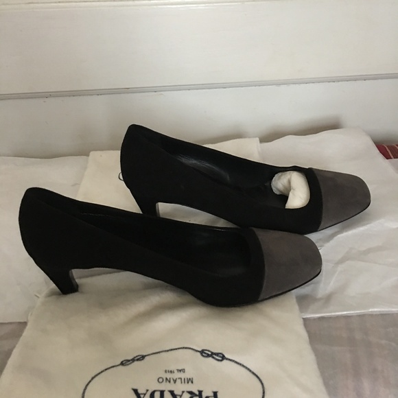 BLACK AND GREY SUEDE PRADA PUMPS PREVIOUSLY LOVED - Picture 3 of 8